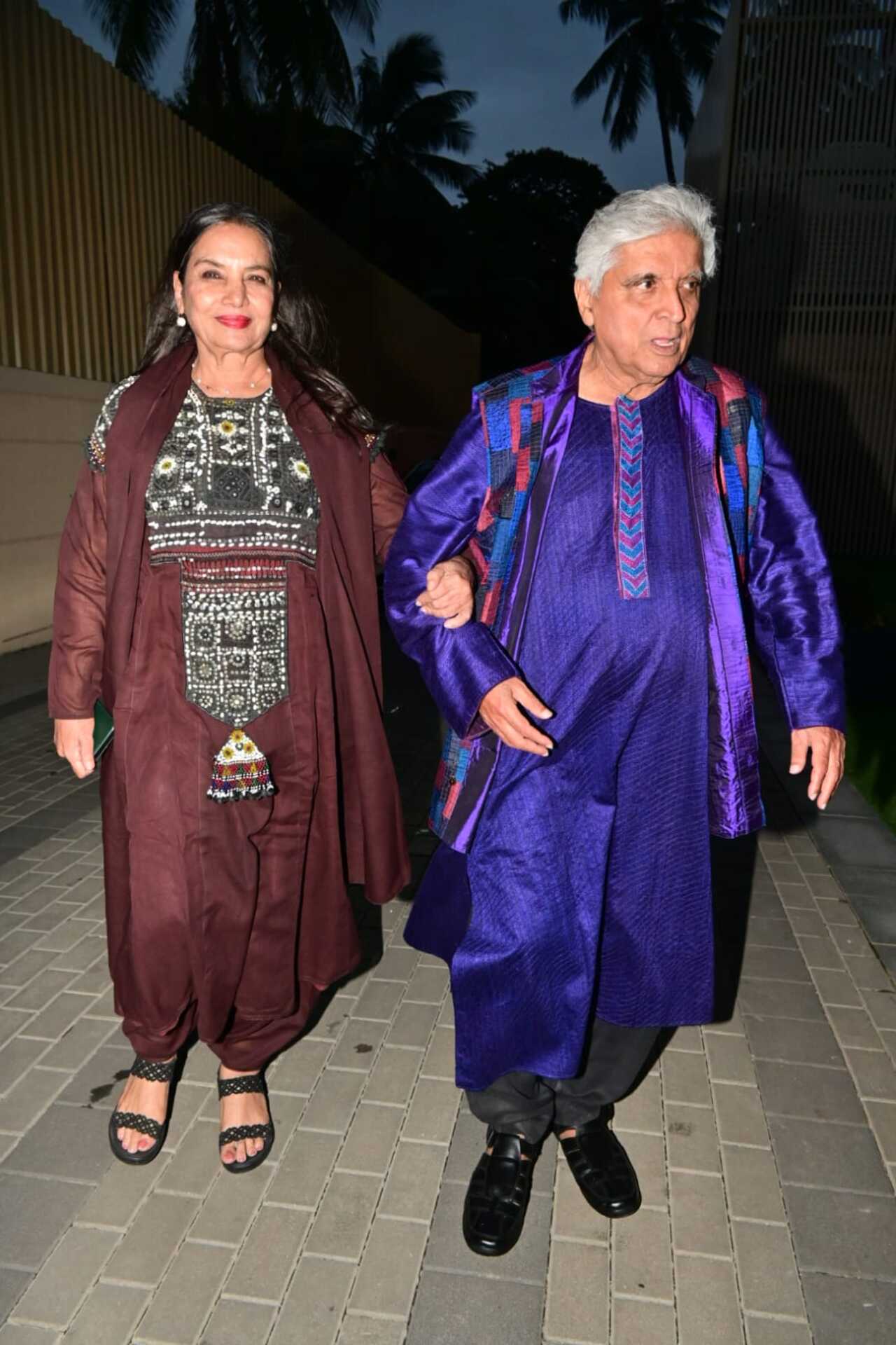Shabana Azmi arrived at the Batwara 1947 screening with husband and filmmaker Javed Akhtar. She opted for a traditional ensemble in deep maroon suit. Shabana Azmi arrived at the Batwara 1947 screening with husband and filmmaker Javed Akhtar. She opted for a traditional ensemble in deep maroon suit.
